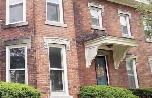 Owosso Condominio | Historic 2-bedroom condo in Owosso