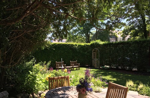 Nantucket Town Cabaña | Histórico 2BR Cottage en el corazón de la antigua ciudad de Nantucket