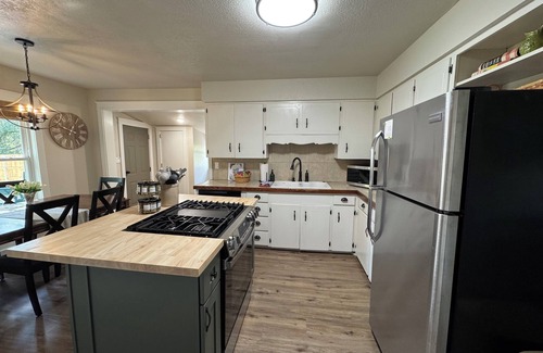 Mena Casa | Historic 2 BR King Bed Big Yard Firepit Fireplace Trailer Parking