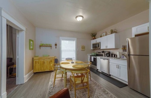 West Central Apartamento | Historic 2 KING BED, 1 Bath Near Downtown Spokane!