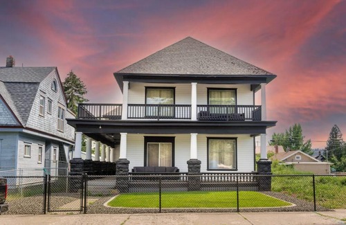 West Central Apartamento | Historic 2 KING BED 1 Bath Near Downtown Spokane