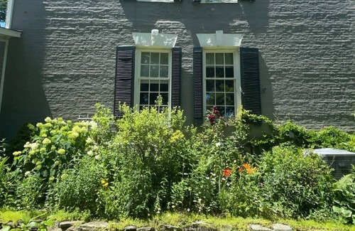 Bethany Casa | Historic 200-year-old home in the the Pocono Mtns