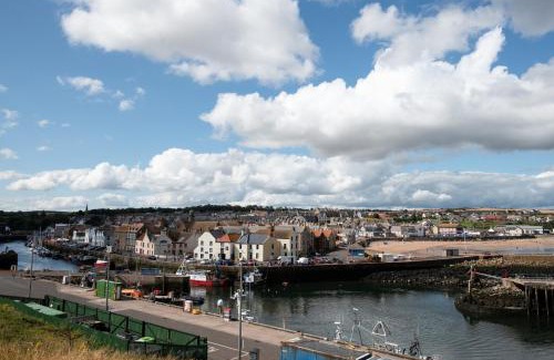 Eyemouth Apartamento | Historic 2BD Maisonette in Coastal Eyemouth