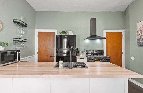 Fort Wayne Casa | Historic 3BR | King BD | W/D | Parking & Patio