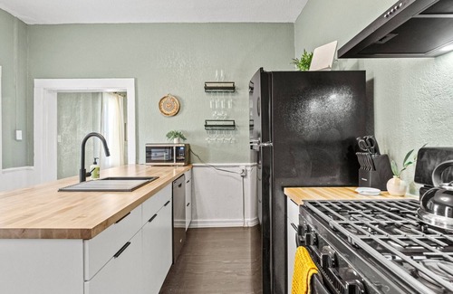 Fort Wayne Casa | Historic 3BR | King BD | W/D | Parking & Patio