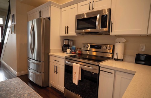 Old Town Casa | Historic 3-bedroom townhome in the heart of Old Town Tacoma with AC