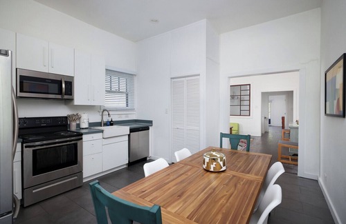 Southtown Condominio | Historic 3BR Near Riverwalk | Corporate/Relocation Wi-Fi W/D 30+ Nights