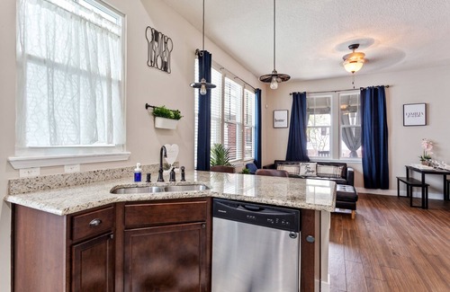 Urban Core Casa | “Historic 3BR Porch Home 5 Min to Downtown Jax & Jags Stadium Pet-Friendly