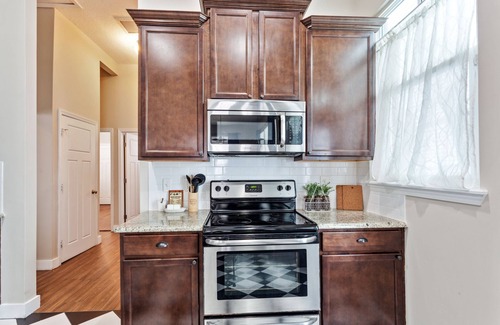 Urban Core Casa | “Historic 3BR Porch Home 5 Min to Downtown Jax & Jags Stadium Pet-Friendly