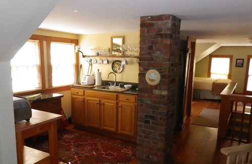 Block Island Apartamento | Historic 3rd floor 1 Bedroom (Sleeps 4) Tastefully Decorated, ~AC~apartment