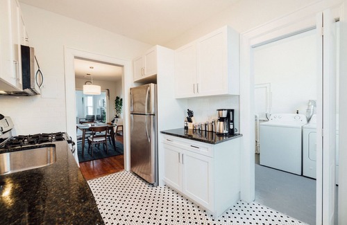 Detroit Apartamento | Historic 4-Apartment Bundle – Ideal for Groups!