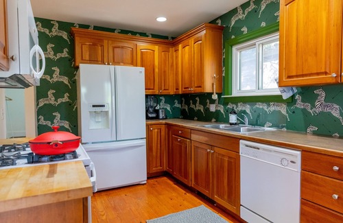 Clarkston Cabaña | Historic 4-bedroom cottage with modern updates.