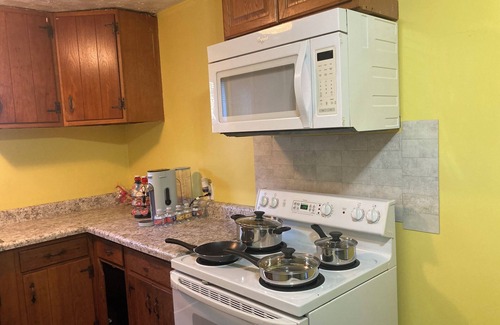 Glen Carbon Casa | Historic 4-bedroom house in Glen Carbon with AC