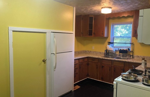 Glen Carbon Casa | Historic 4-bedroom house in Glen Carbon with AC