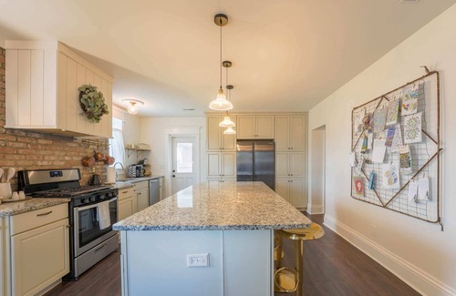 St. Charles Historic District Casa | Downtown St. Charles Cozy Historic Home