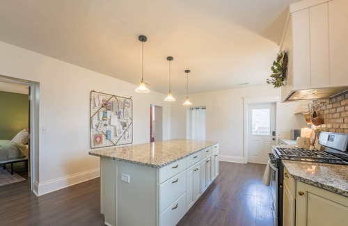 St. Charles Historic District Casa | Downtown St. Charles Cozy Historic Home