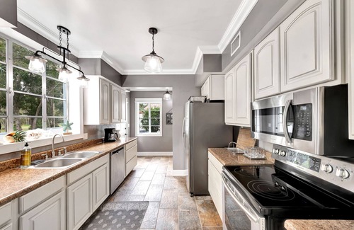 Vero Beach Casa | Historic 5-Acre Grand Estate-center of town. 4 miles to beach!