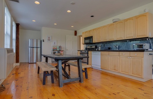 Fly Creek Casa | Historic 5-BD 3-BA House In Fly Creek, 10 Mins to Dreams Park