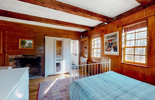 Franklin Casa | Historic acreage with mountain views, antique finishes, & orchard - dog-friendly