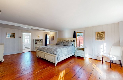Franklin Casa | Historic acreage with mountain views, antique finishes, & orchard - dog-friendly