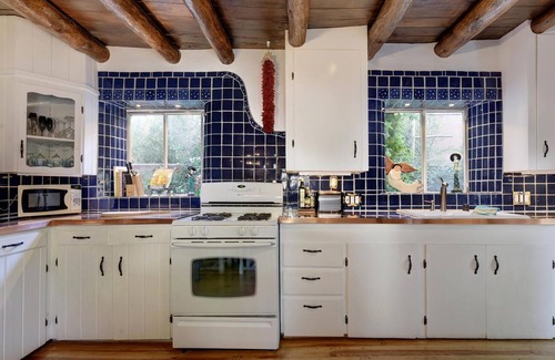 Historic Eastside Casa | ** Adobe histórico con bañera de hidromasaje en Canyon Road ** ¡Casita con bañera de hidromasaje y bicicletas!