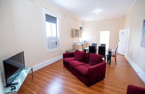 Finley Apartamento | Historic Albion Hotel: Charming One Bedroom, walking distance to everything