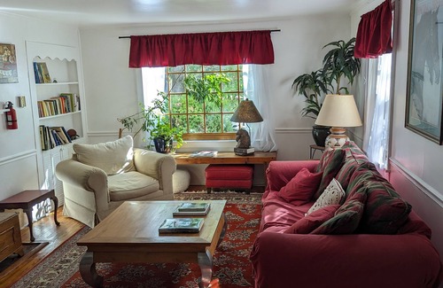 Aldie Otro | Historic Aldie Farmhouse near Middleburg and Wine Country