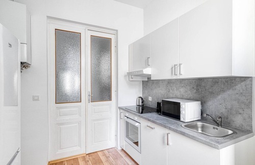 Roßau Apartamento | Historic Alsergrund 1BR, nr Donaukanal, by Blueground