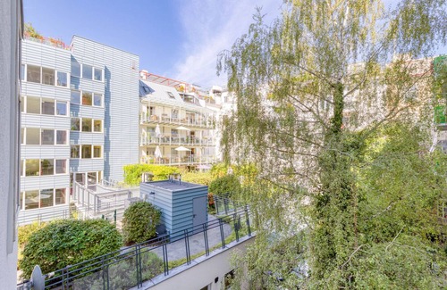 Roßau Apartamento | Historic Alsergrund 1BR, nr Donaukanal, by Blueground