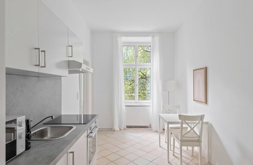 Roßau Apartamento | Historic Alsergrund 2BR, nr Donaukanal, by Blueground