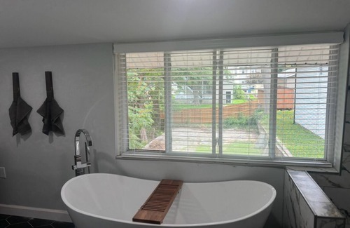 Alton Apartamento | Historic Alton duplex! Upper unit