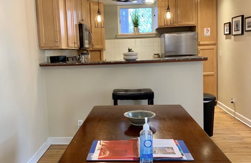 Edgewater Casa | Historic Andersonville Coach House
