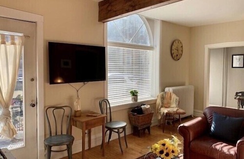 Edgewater Casa | Historic Andersonville Coach House