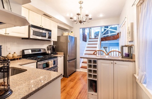 Historic District Casa | Historic Annapolis Retreat – Steps from the Statehouse & City Dock with Parking and Private Patio