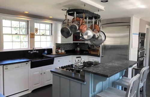 Falmouth Otro | Historic, Antique Southern Maine Farmhouse For All Seasons - 5 mins to Portland!