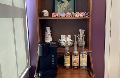 Ste Genevieve Apartamento | Historic apartment in walking distance to cafes and boutiques!