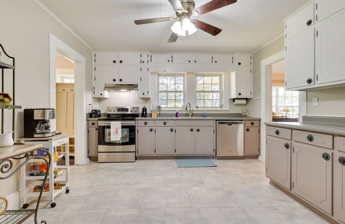 Arab Casa | Historic Arab Home: 12 Mi to Guntersville Lake!