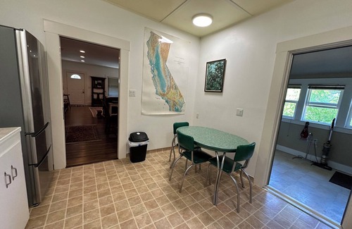 Auburn Apartamento | Historic Auburn home split in two private units near downtown and American River