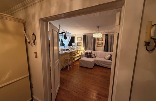 Port Jefferson Apartamento | Historic Beautifully Preserved 1800’s Retreat - Large 1bd Apt in PJ Village