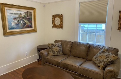 Lower Garden District Cabaña | Historic "Big Easy" Cottage-Great location and private patio.