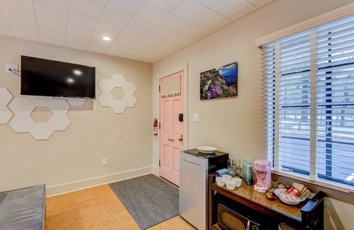 Boone Hotel | Historic Blue Ridge Tourist Court - Queen Plus