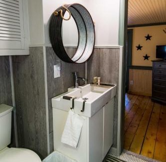 Historic District Casa | Historic Breck Cabin with Hot Tub Walk to Main St!