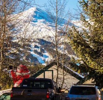 Historic District Casa | Historic Breck Cabin with Hot Tub Walk to Main St!