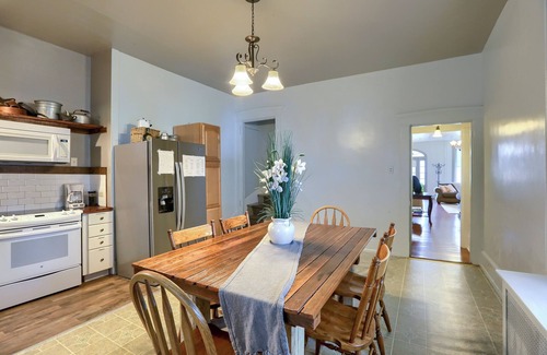 Refton Casa | Historic Brickhouse Guest Home