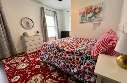 Hamburg Casa | Historic Bulldog Bungalow