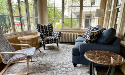 Hamburg Casa | Historic Bulldog Bungalow