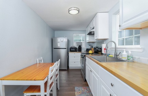 Del Mar Casa | Historic Bungalow+ColePark+Ext Stay Discts-2