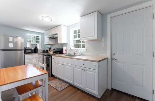 Del Mar Casa | Historic Bungalow+ColePark+Ext Stay Discts-2