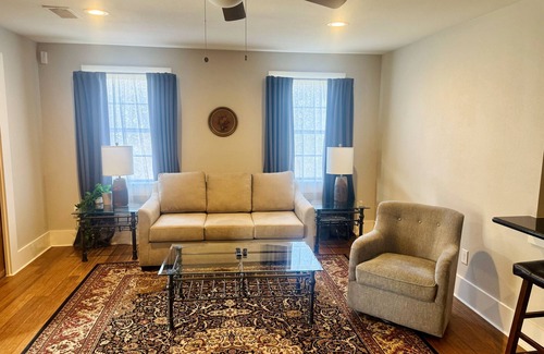 Humble Casa | Historic Bungalow! 2bed, 2bath, 2den, Downtown Humble, IAH 8min!