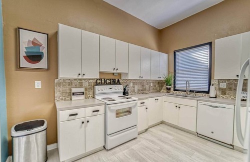Ybor City Casa | Historic Bungalow & In-law Suite | Clean & Comfy